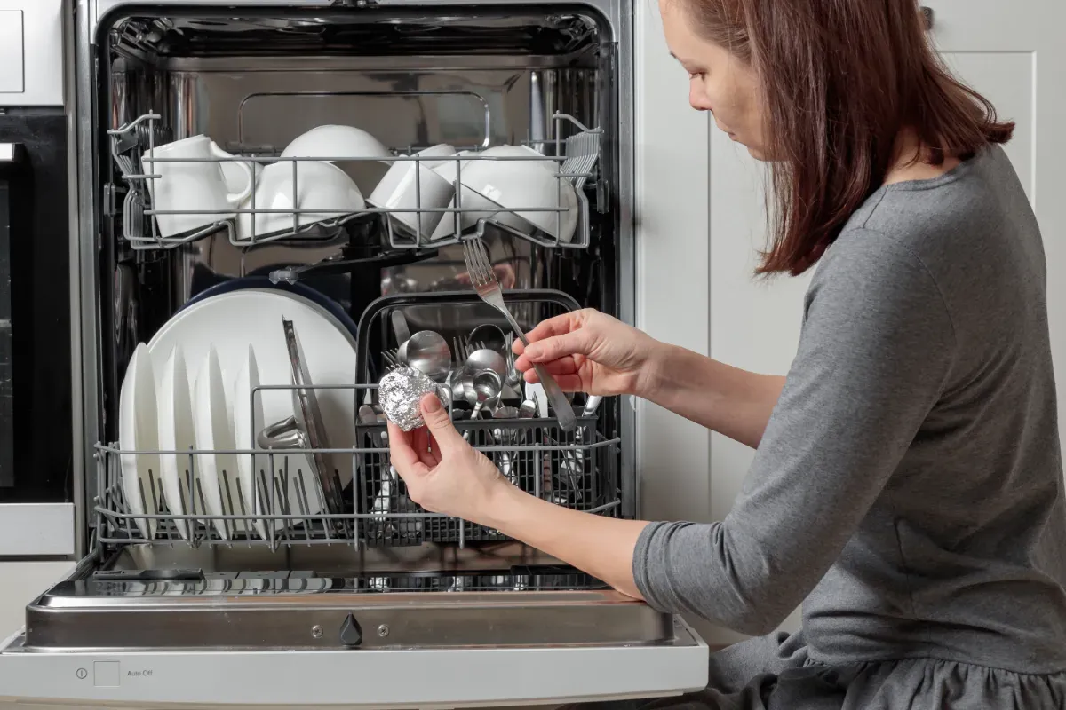 Zo bescherm je je bestek in de vaatwasser