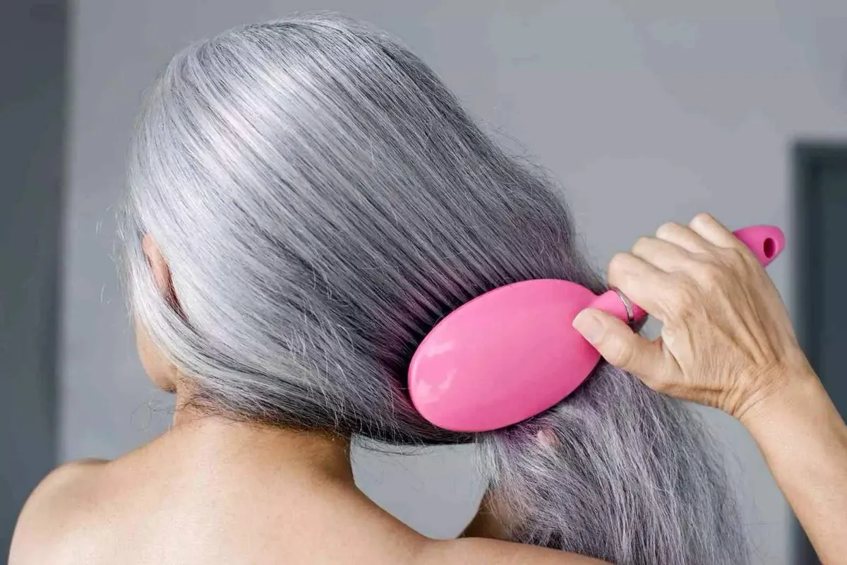 Het mysterie van grijs haar: welke gewoontes versnellen het proces?