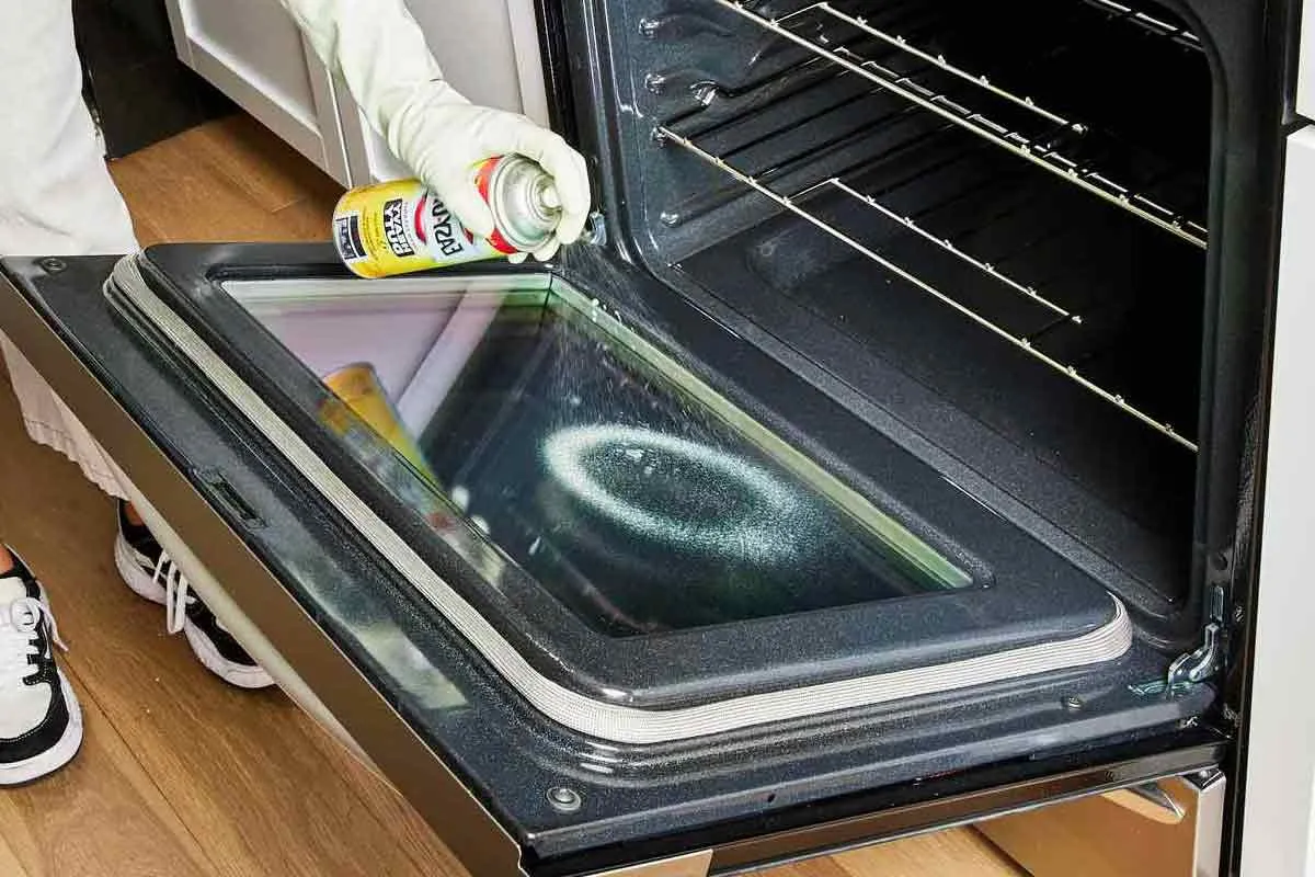 Eindelijk weer helder zicht op je oven: de kunst van het schoonmaken van ovenglas